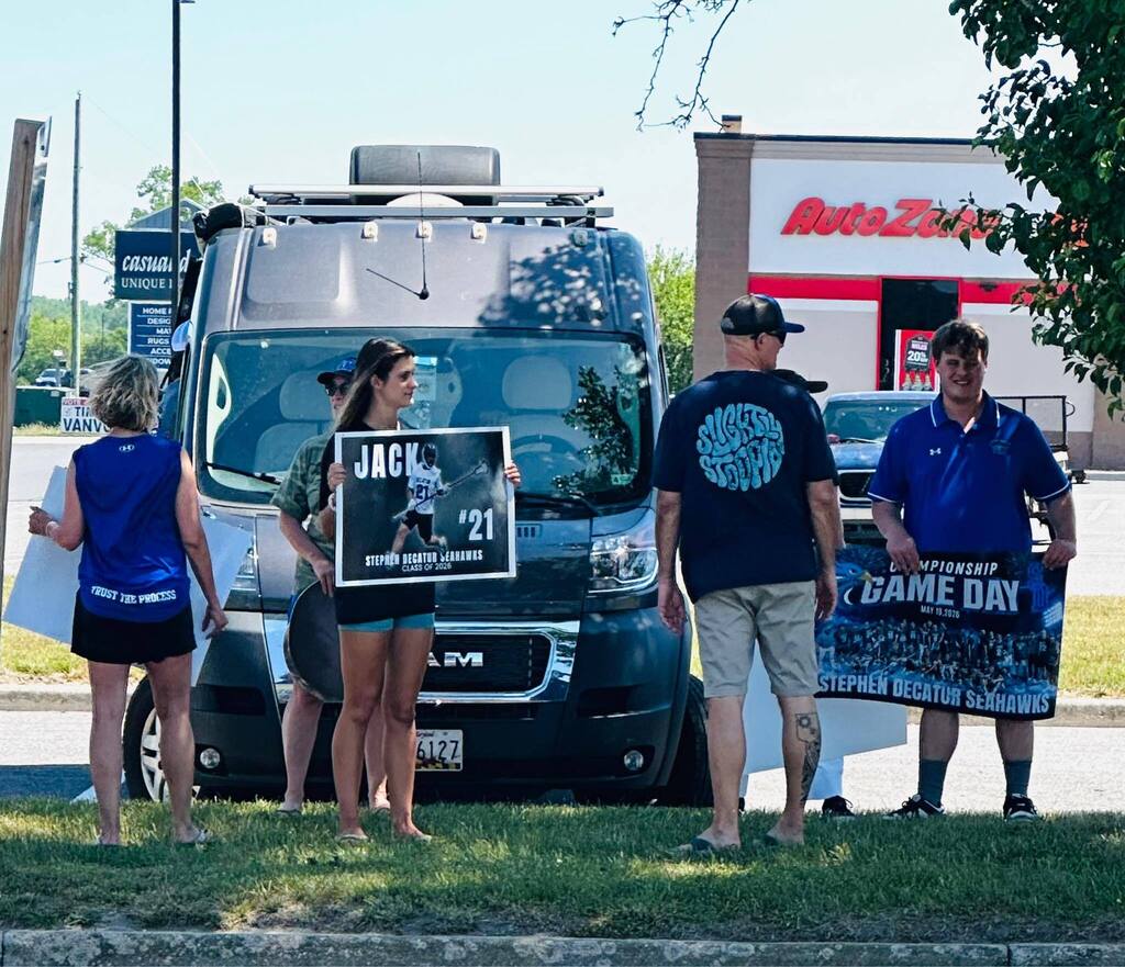Send-off for Boys LAX at SDHS for State Championship game