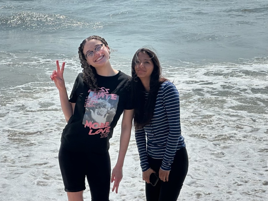 SHHS Students at the Beach