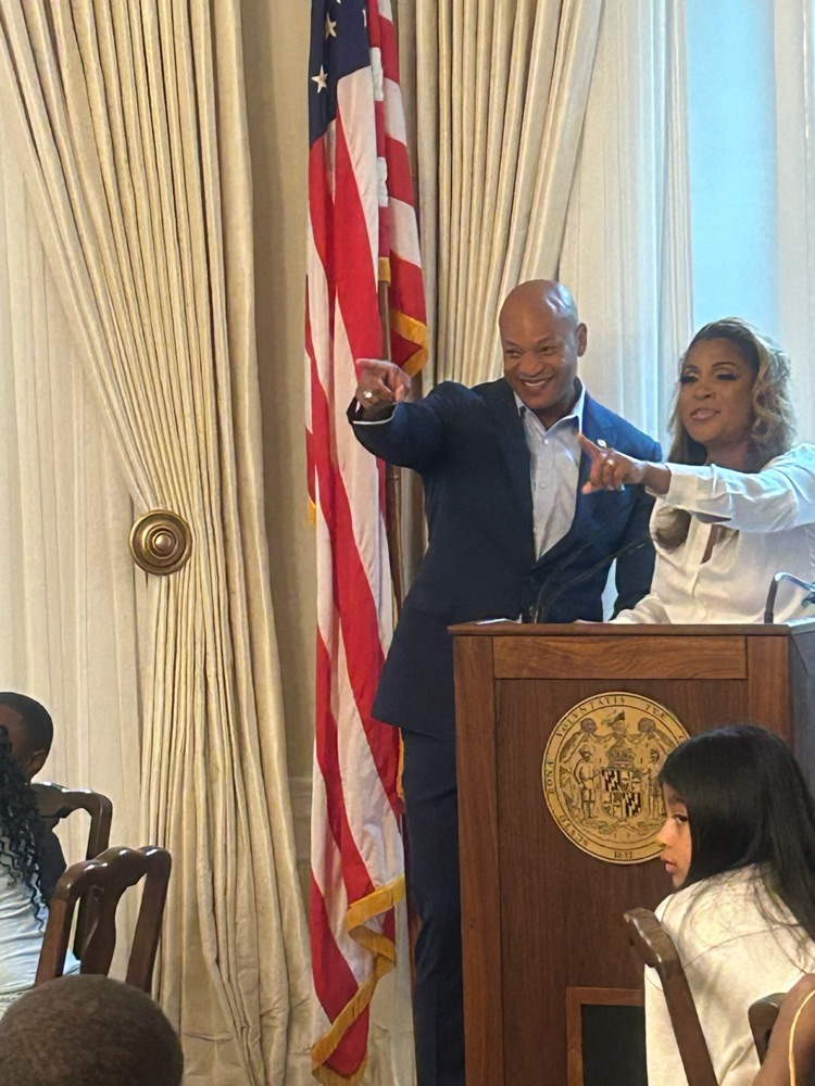 SHES visits the governor.
