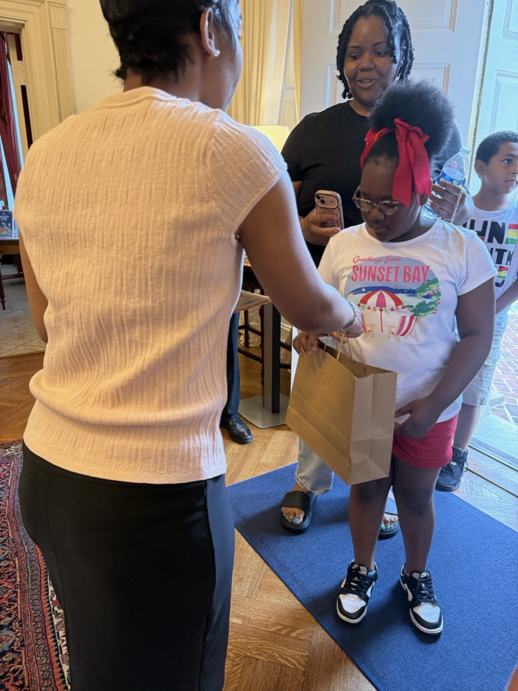 SHES visits the governor.