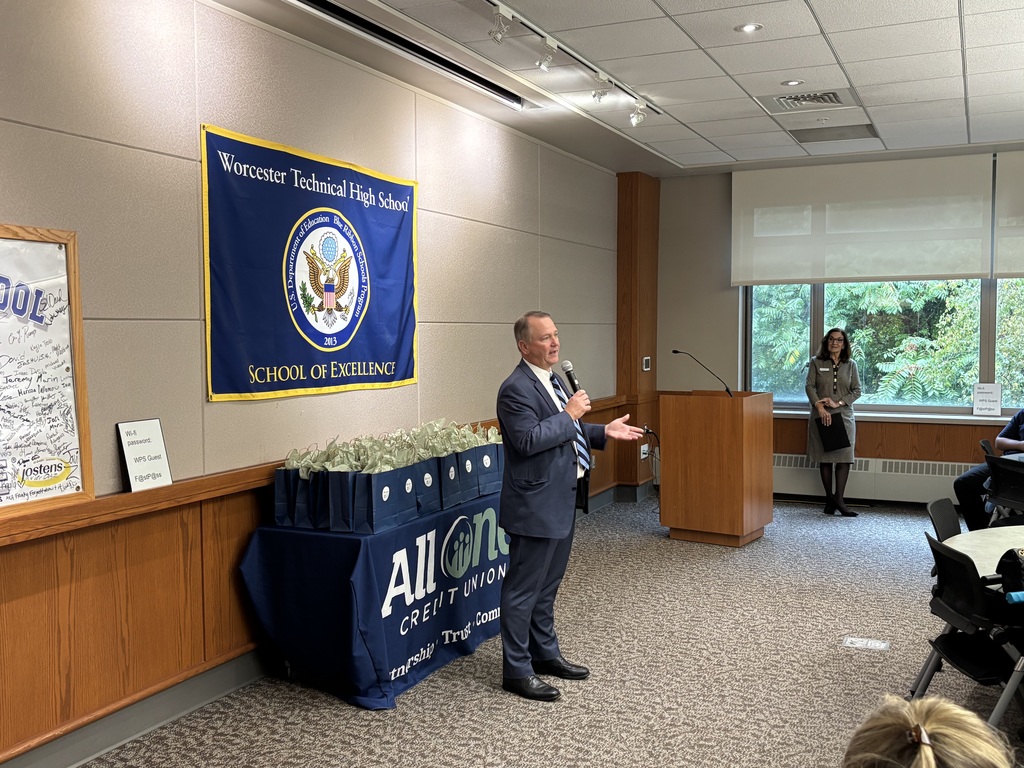 Chamber of Commerce CEO Tim Murray addresses the room