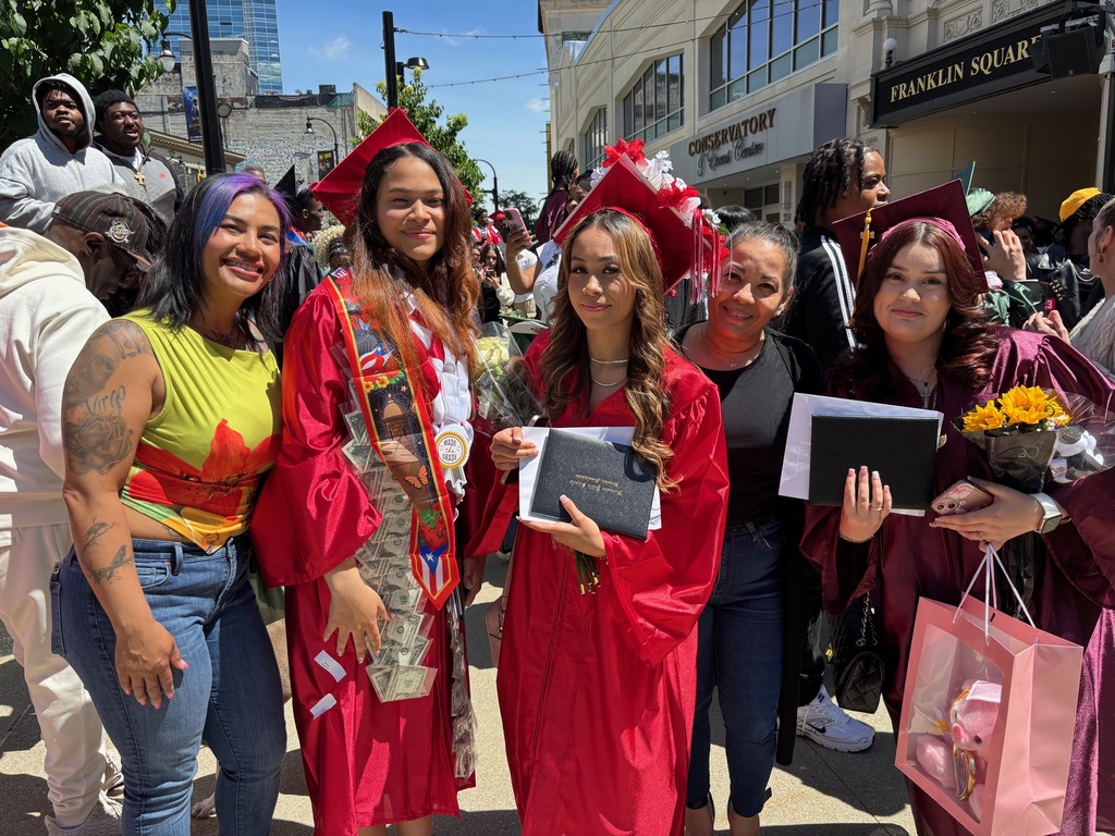 A family poses for a photo with their graduate