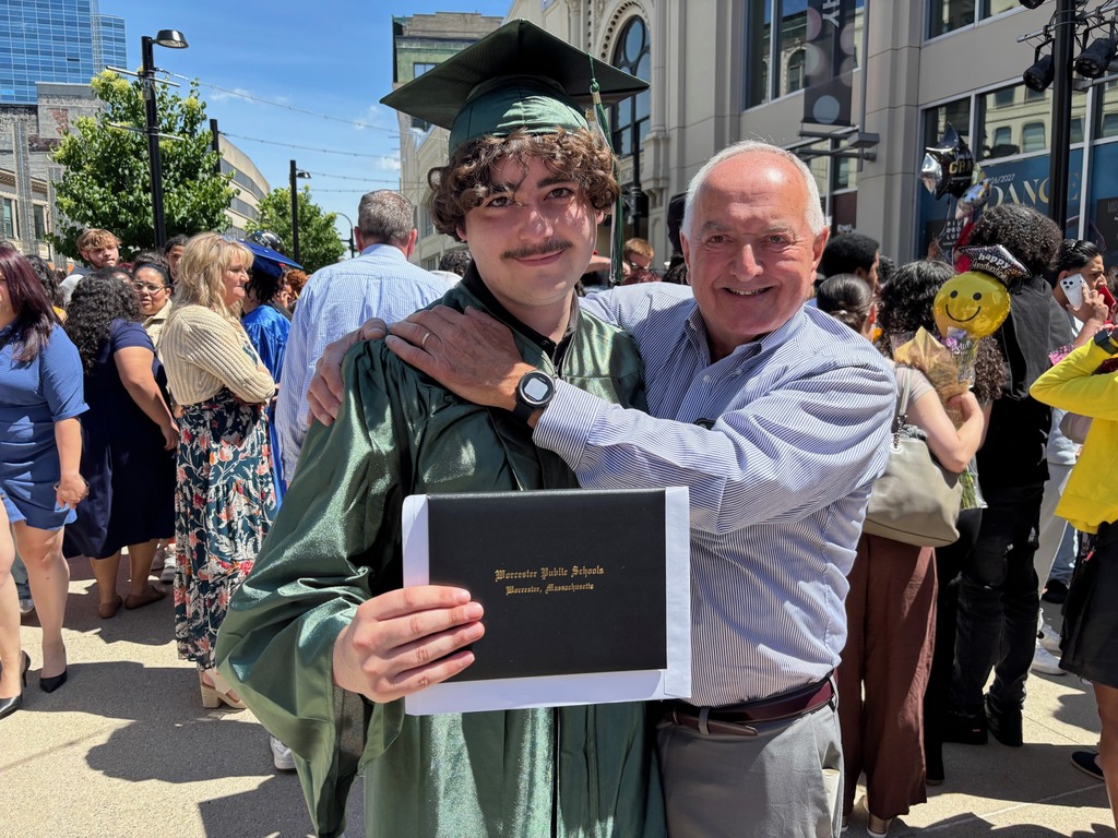 A family poses for a photo with their graduate