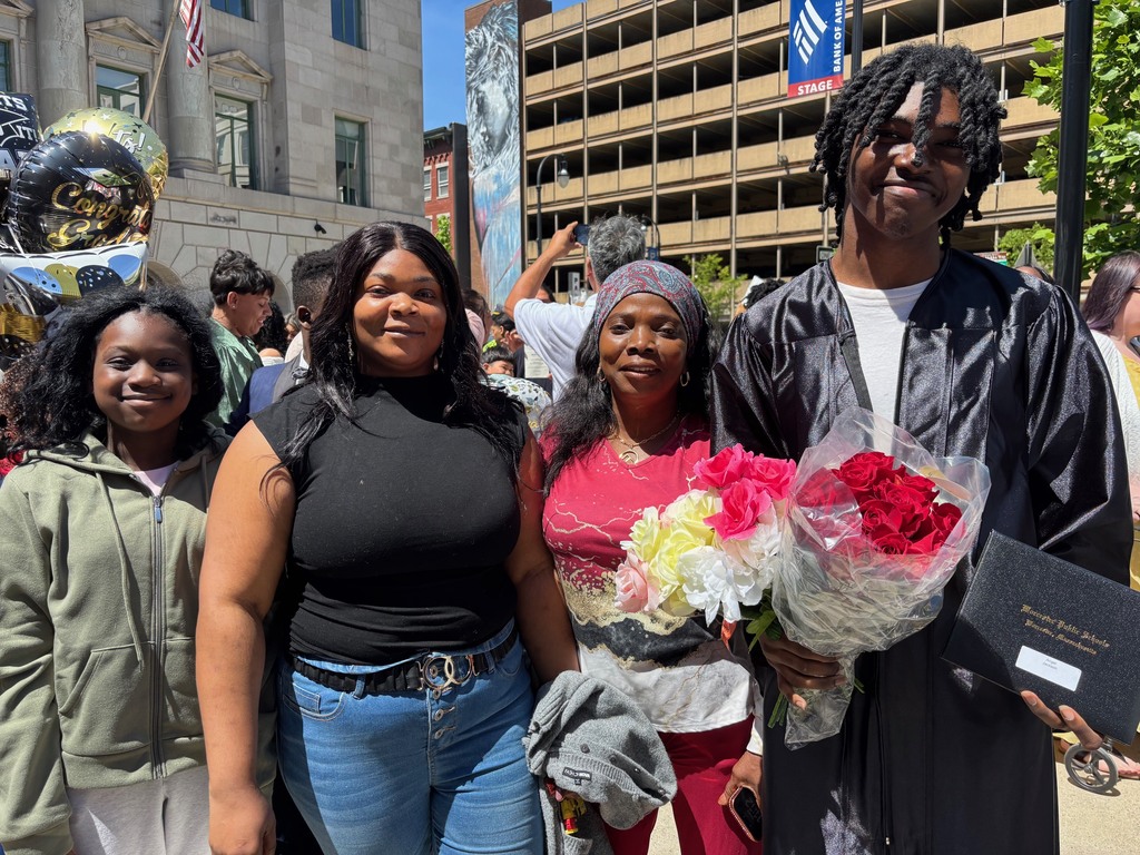 A family poses for a photo with their graduate