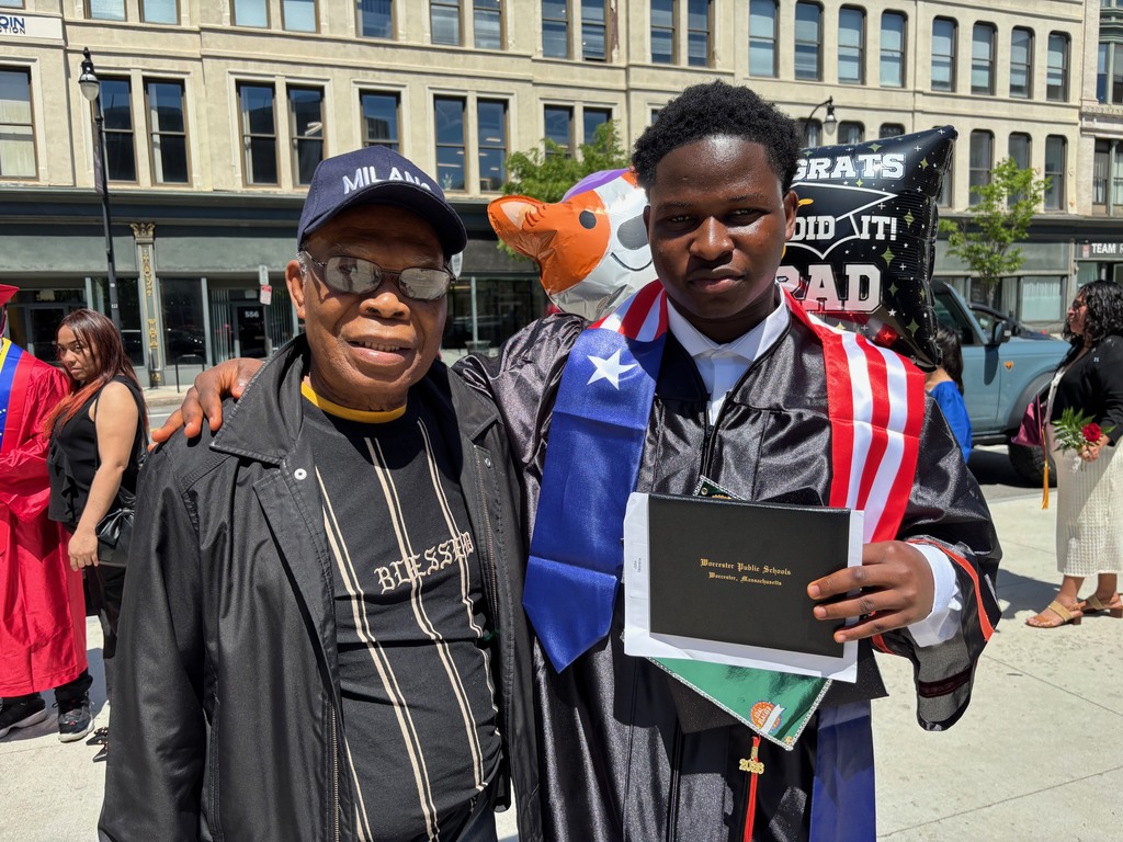 A family poses for a photo with their graduate