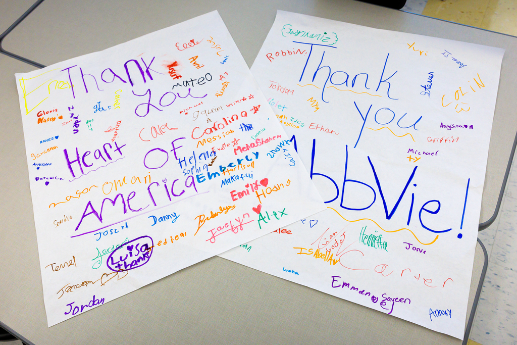 Students and staff of Norrback wrote thank you notes to volunteers.