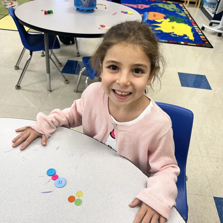 KRO practices ways to show the number 3
