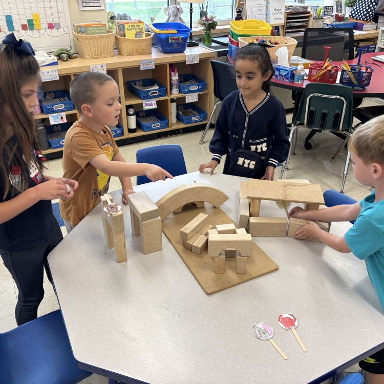 students playing with blocks