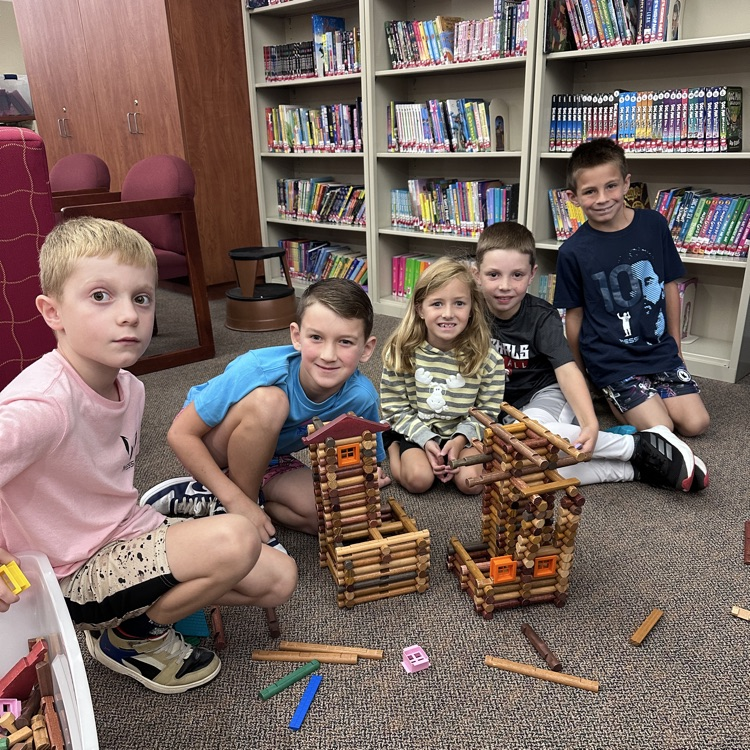 kids with Lincoln logs