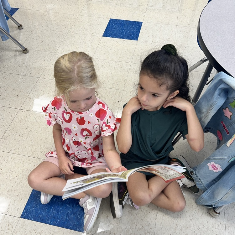 KRO practices partner reading during Reading Workshop