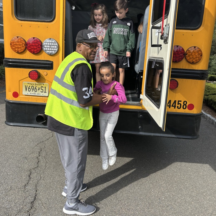 children getting off the bus