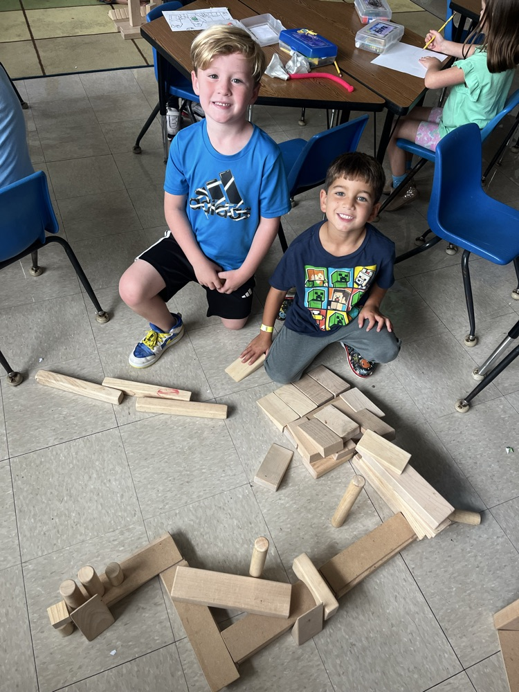 students building with blocks