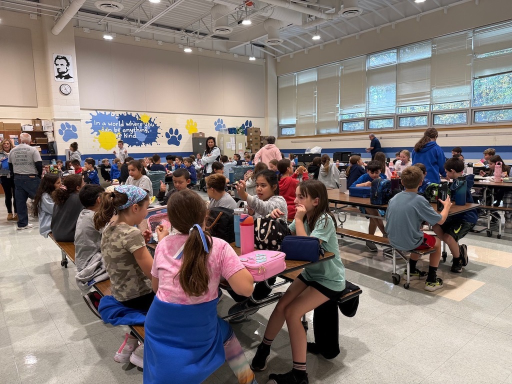 Fourth and fifth grade students spreading kindness during lunch.