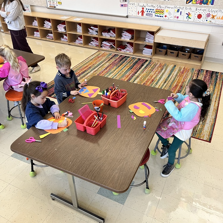 KRO creates jack-o’-lanterns using different shapes to show different emotions.