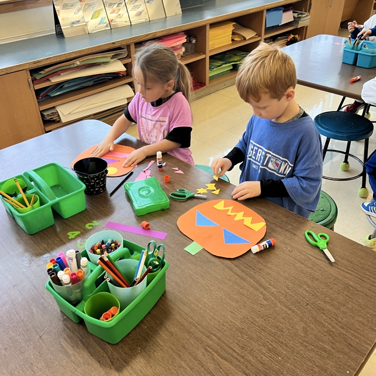 KRO creates jack-o’-lanterns using different shapes to show different emotions.