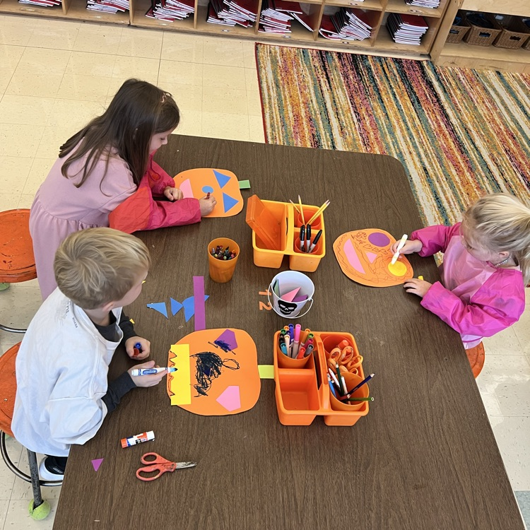 KRO creates jack-o’-lanterns using different shapes to show different emotions.
