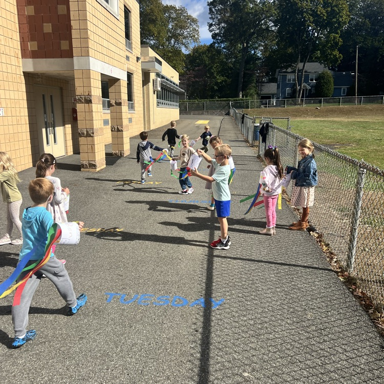 KRO created windsocks and observed wind patterns today.