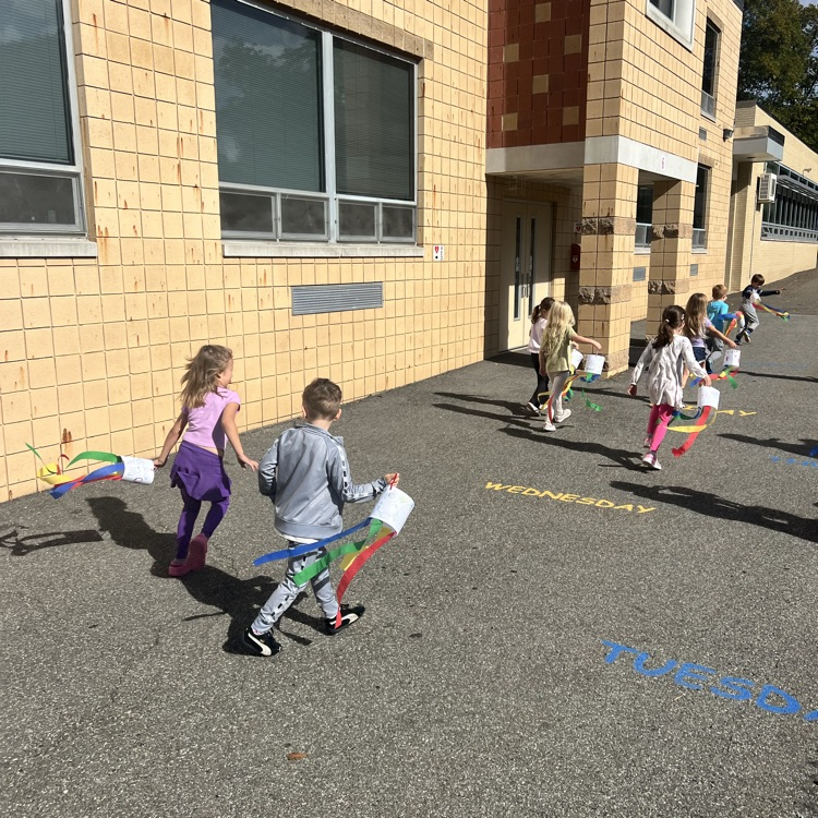 KRO created windsocks and observed wind patterns today.