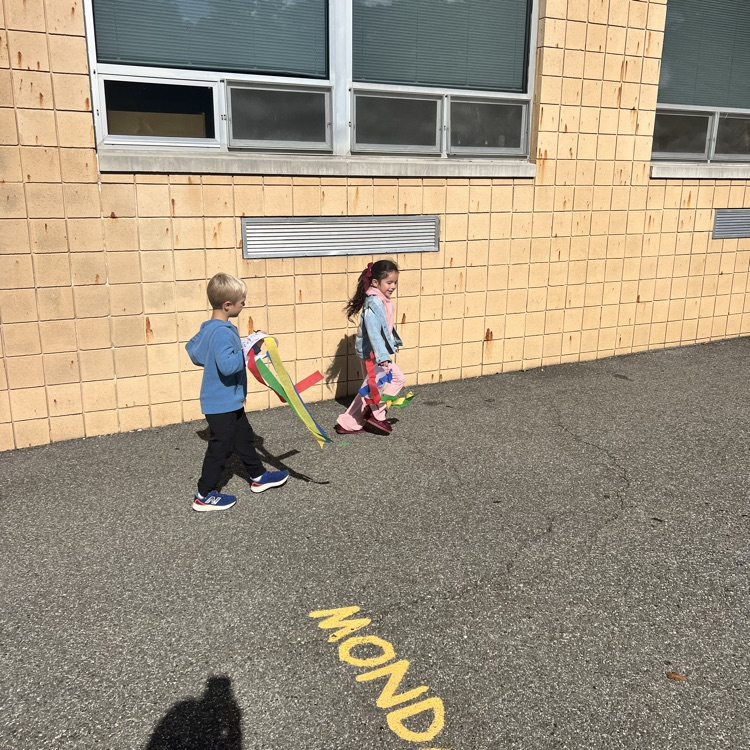 KRO created windsocks and observed wind patterns today.