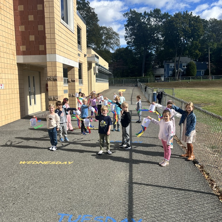 KRO created windsocks and observed wind patterns today.