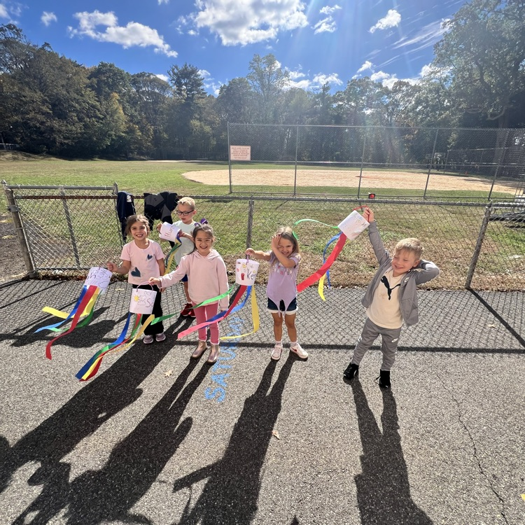 KRO created windsocks and observed wind patterns today.