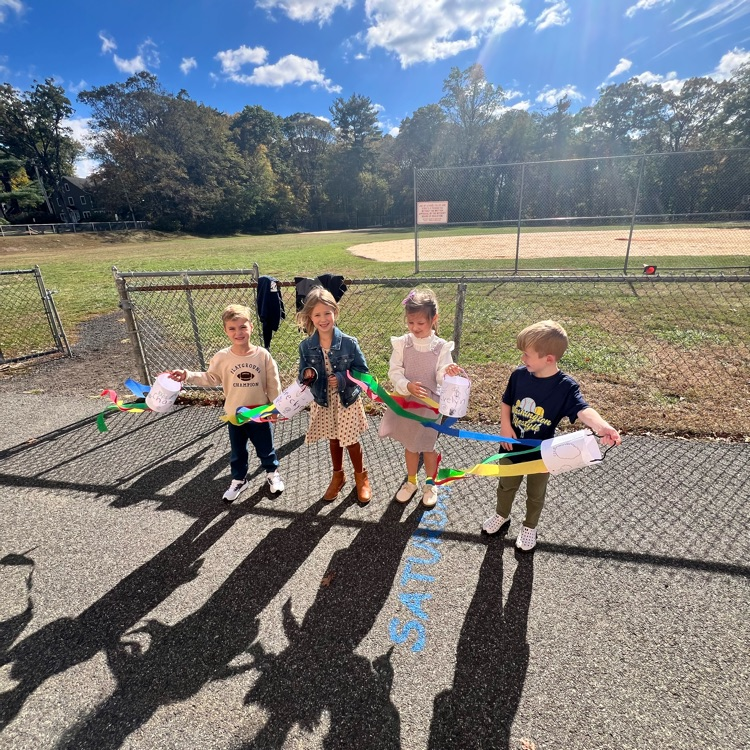 KRO created windsocks and observed wind patterns today.