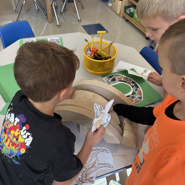 children retelling story using puppets