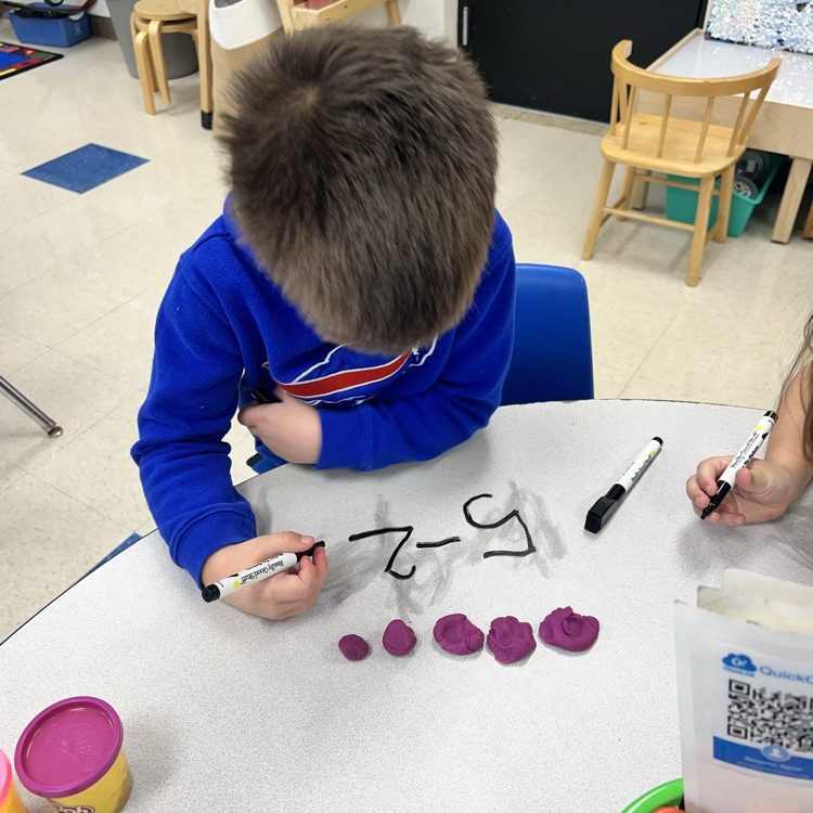 KRO practices subtraction by playing Subtraction Smash