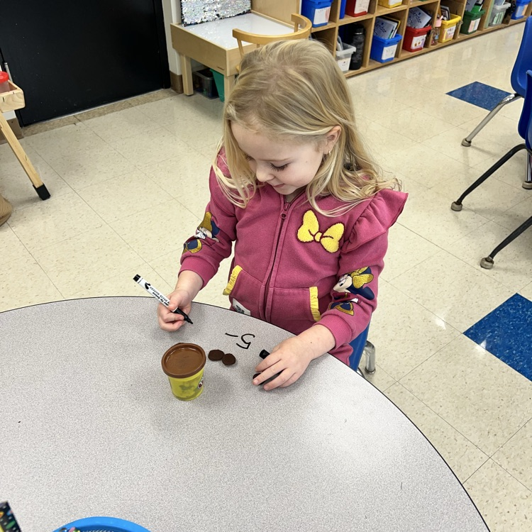 KRO practices subtraction by playing Subtraction Smash