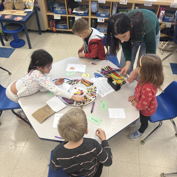 Children working on Thanksgiving crafts