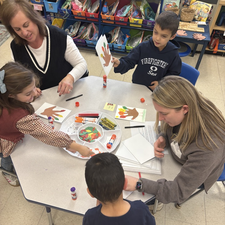 Children working on Thanksgiving craft