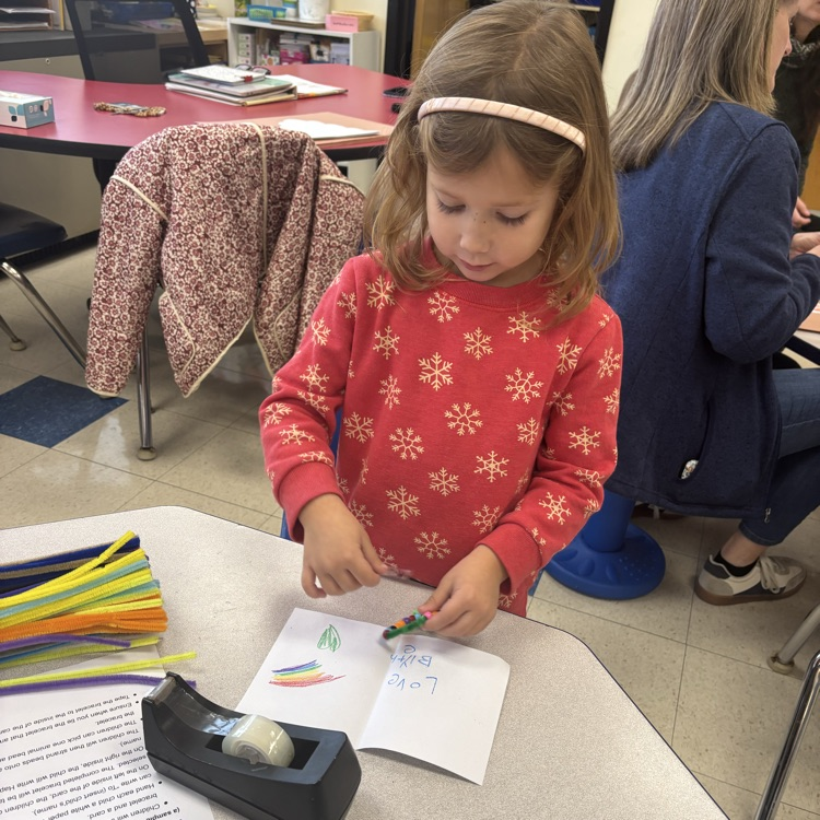 Children working on Thanksgiving crafts
