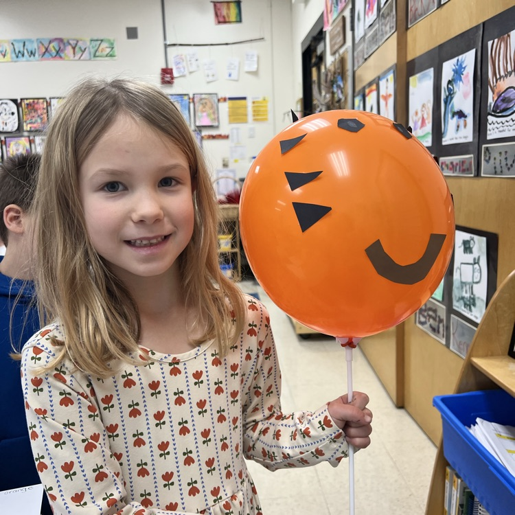 KRO had a blast creating their balloons for the Kindergarten parade. Happy Thanksgiving from KRO!