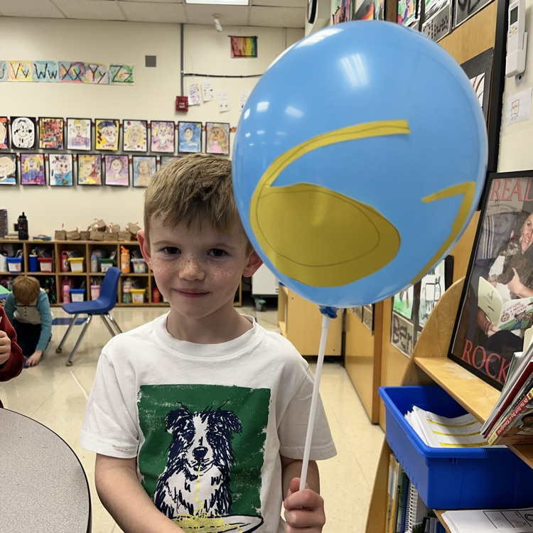 KRO had a blast creating their balloons for the Kindergarten parade. Happy Thanksgiving from KRO!