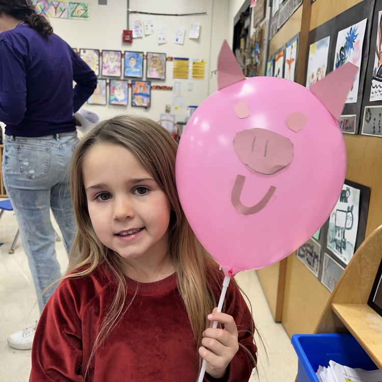 KRO had a blast creating their balloons for the Kindergarten parade. Happy Thanksgiving from KRO!