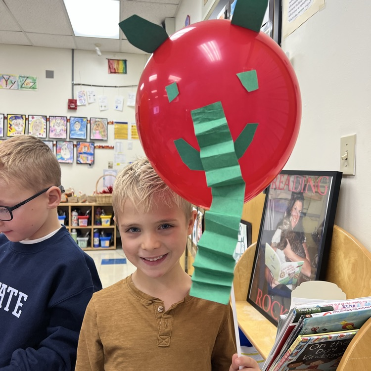KRO had a blast creating their balloons for the Kindergarten parade. Happy Thanksgiving from KRO!