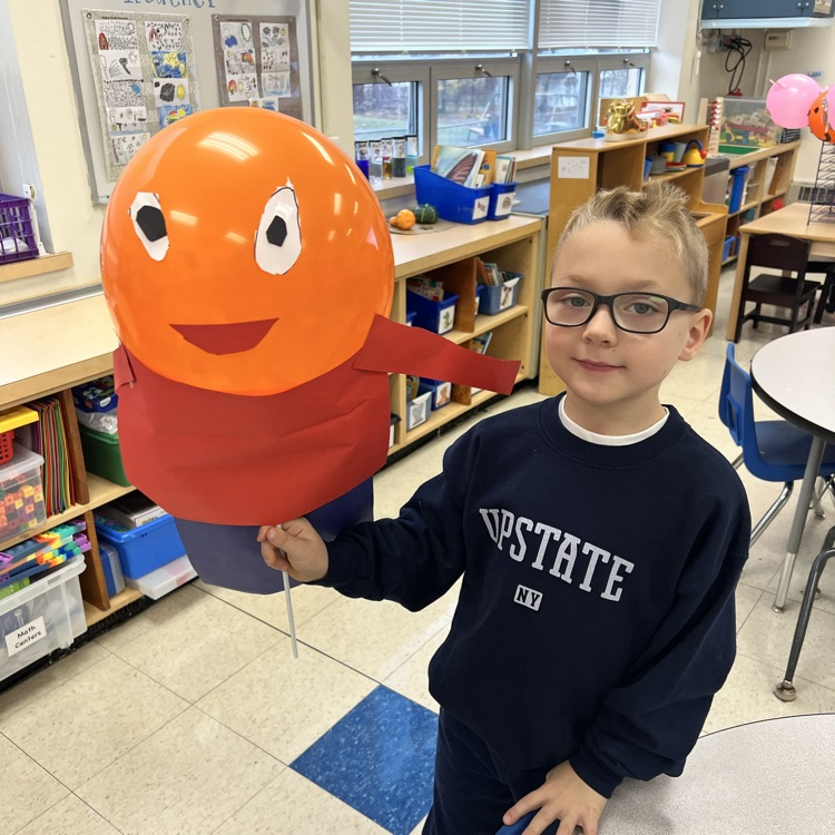KRO had a blast creating their balloons for the Kindergarten parade. Happy Thanksgiving from KRO!