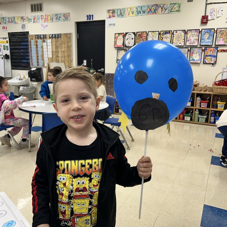 KRO had a blast creating their balloons for the Kindergarten parade. Happy Thanksgiving from KRO!