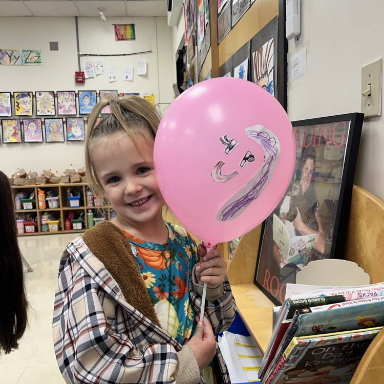 KRO had a blast creating their balloons for the Kindergarten parade. Happy Thanksgiving from KRO!