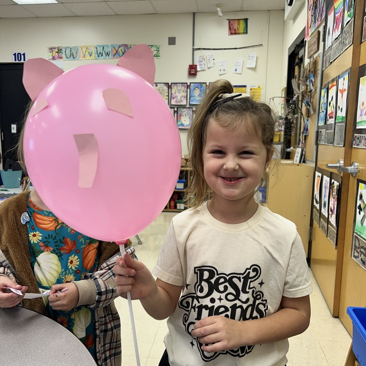KRO had a blast creating their balloons for the Kindergarten parade. Happy Thanksgiving from KRO!