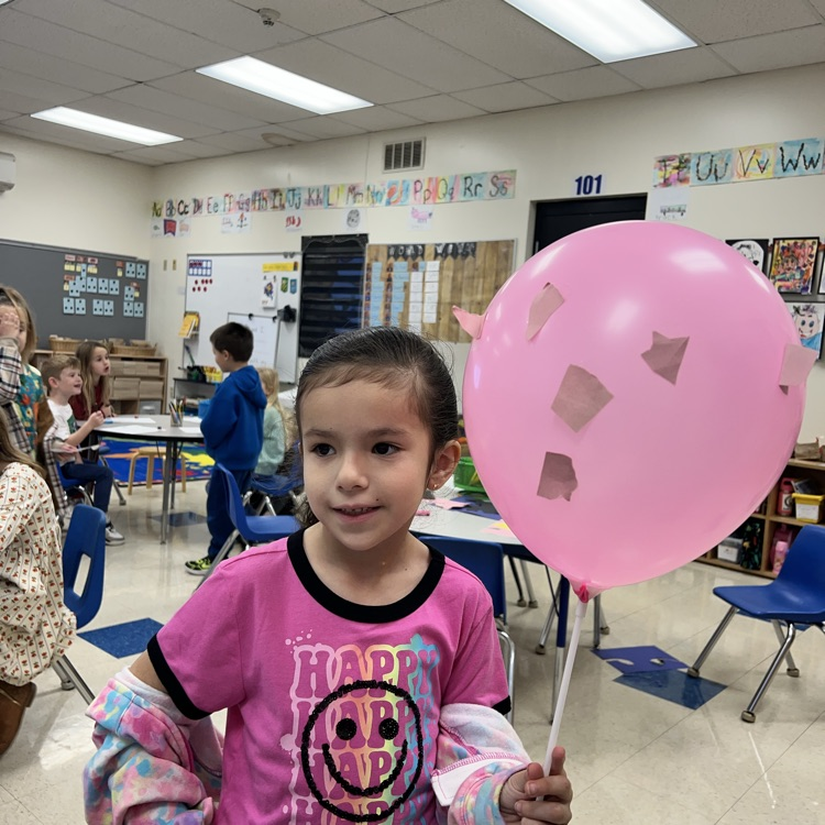 KRO had a blast creating their balloons for the Kindergarten parade. Happy Thanksgiving from KRO!