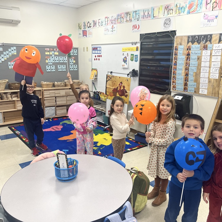 KRO had a blast creating their balloons for the Kindergarten parade. Happy Thanksgiving from KRO!
