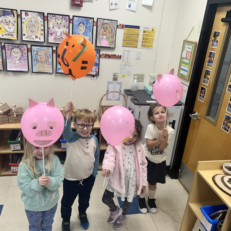 KRO had a blast creating their balloons for the Kindergarten parade. Happy Thanksgiving from KRO!