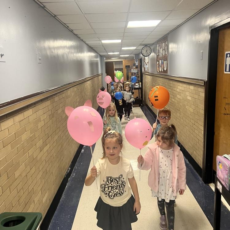 KRO had a blast creating their balloons for the Kindergarten parade. Happy Thanksgiving from KRO!
