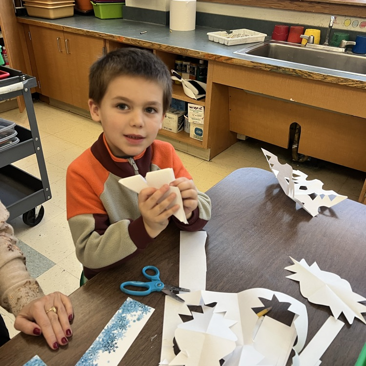KRO creates paper snowflakes on this snowy day!