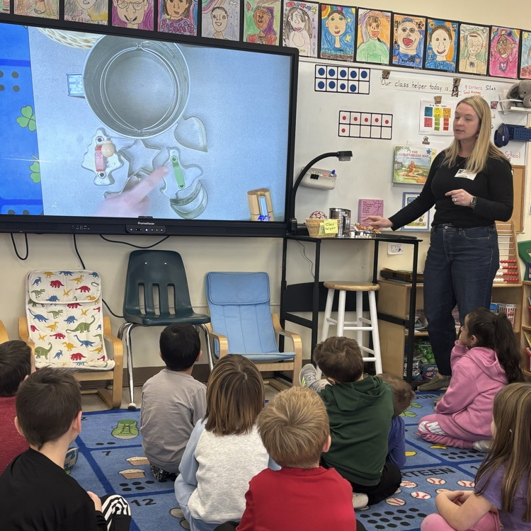 children looking at the TV