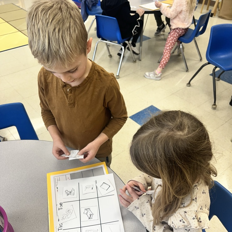 KRO practices initial and ending sounds for Nn and Dd by playing Word Study tic-tac-toe