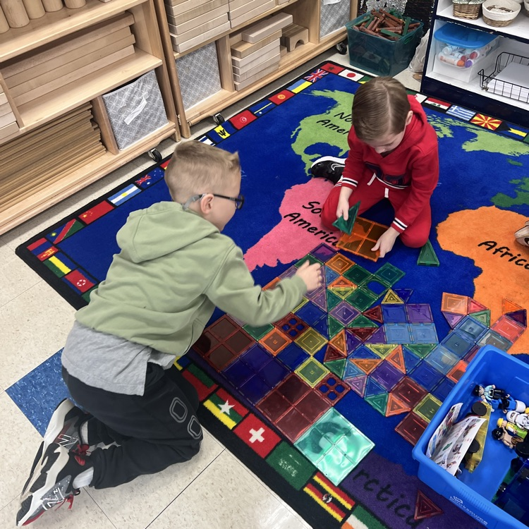 KRO uses different shapes and materials to create pictures.