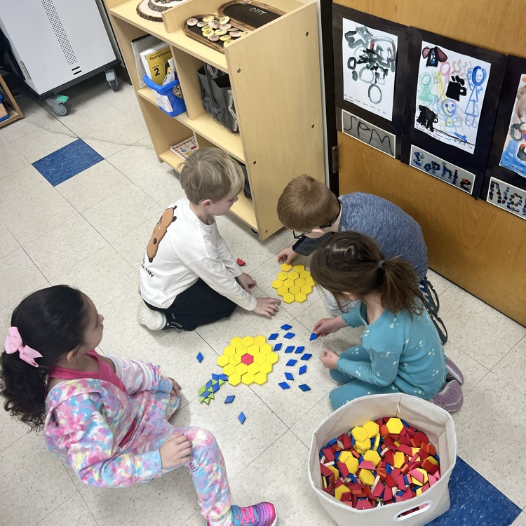 KRO uses different shapes and materials to create pictures.