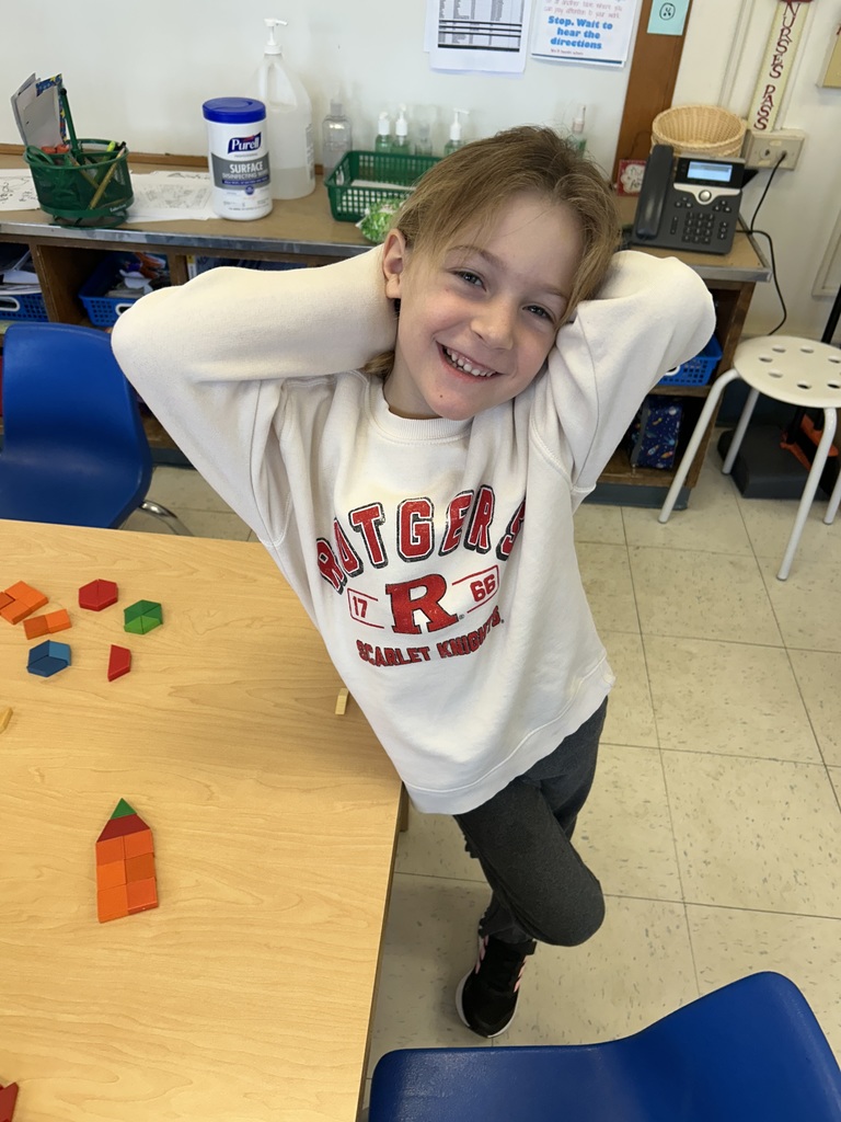 children creating shapes